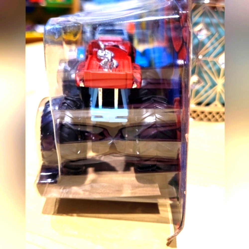 Monster Trucks Roarin' Rumble Set - The Monster vs Werewolf - Picture 7 of 16